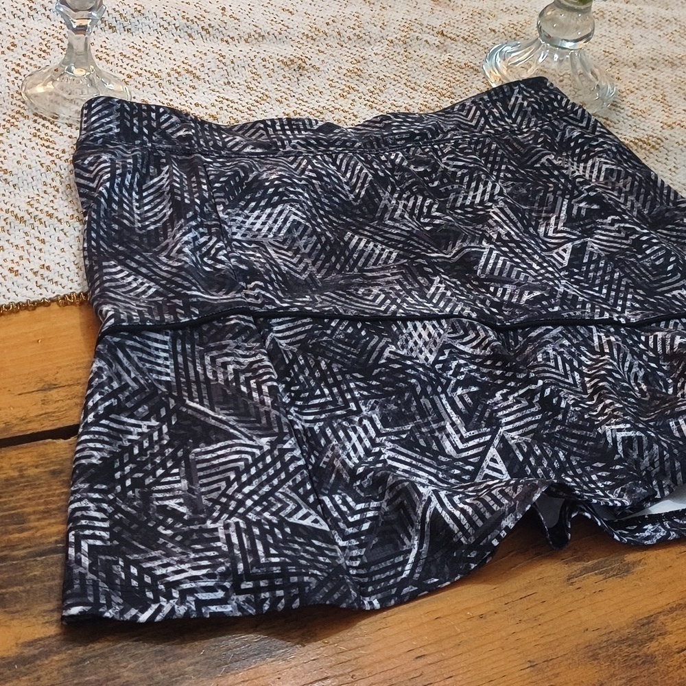 Black gray golf tennis skort size medium Athletic Athleisure Hiking outdoors - Picture 2 of 9